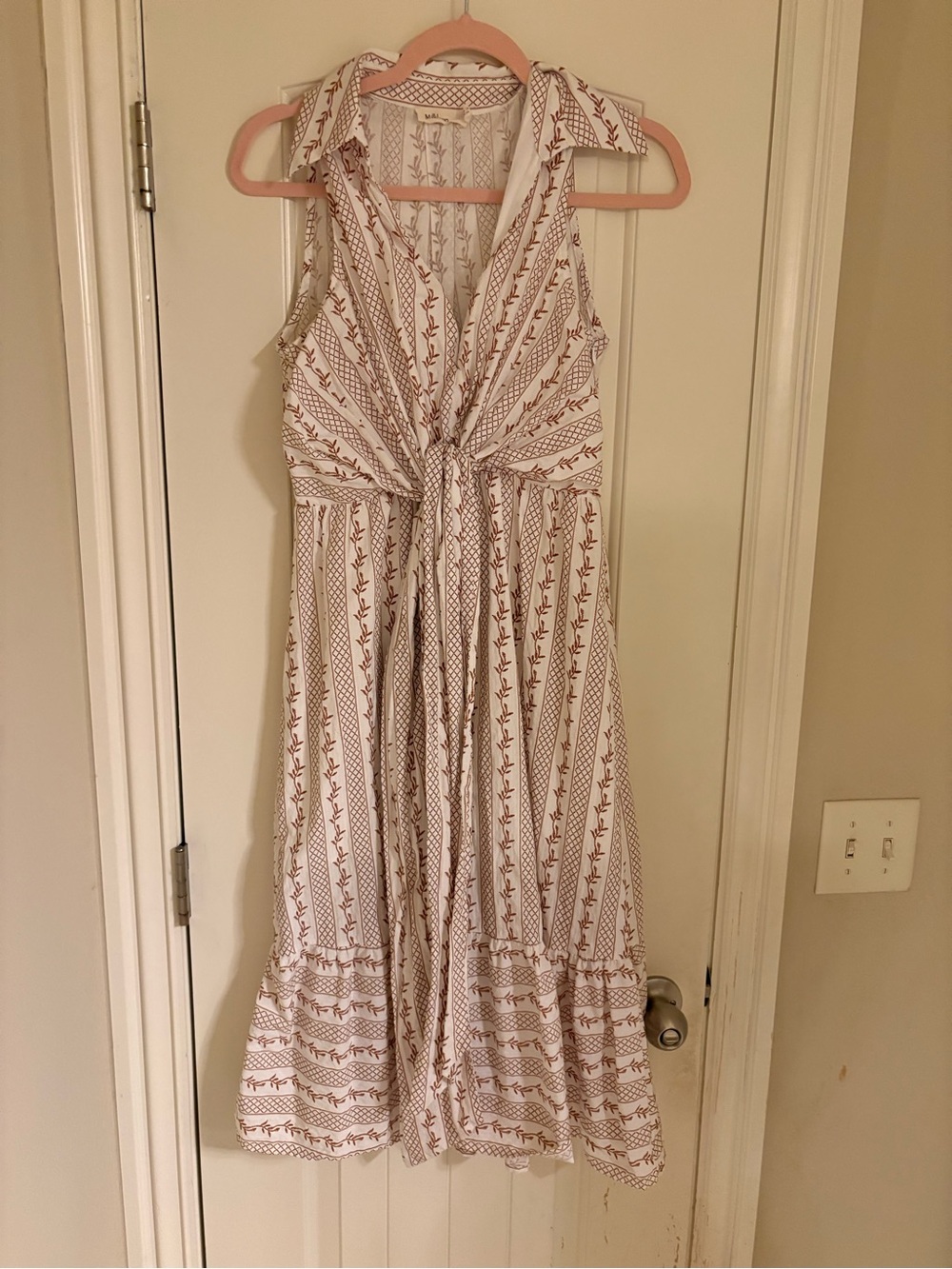 Millibon White and Dark Red/Brown Patterned Tie-Front Midi Dress size Medium